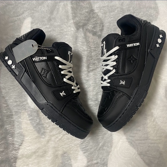 Louis Vuitton shoes - Picture 1 of 6